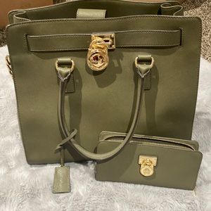 MK green purse with wallet